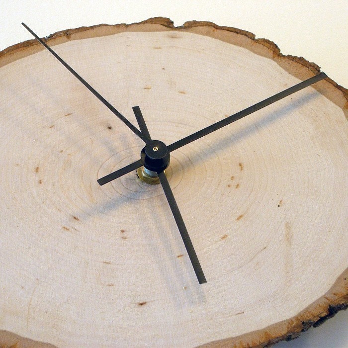 İlginç Doğal ağaçtan duvar saati              Tasarım : Woodstock Clocks