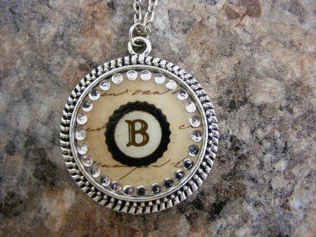 B initial pendant