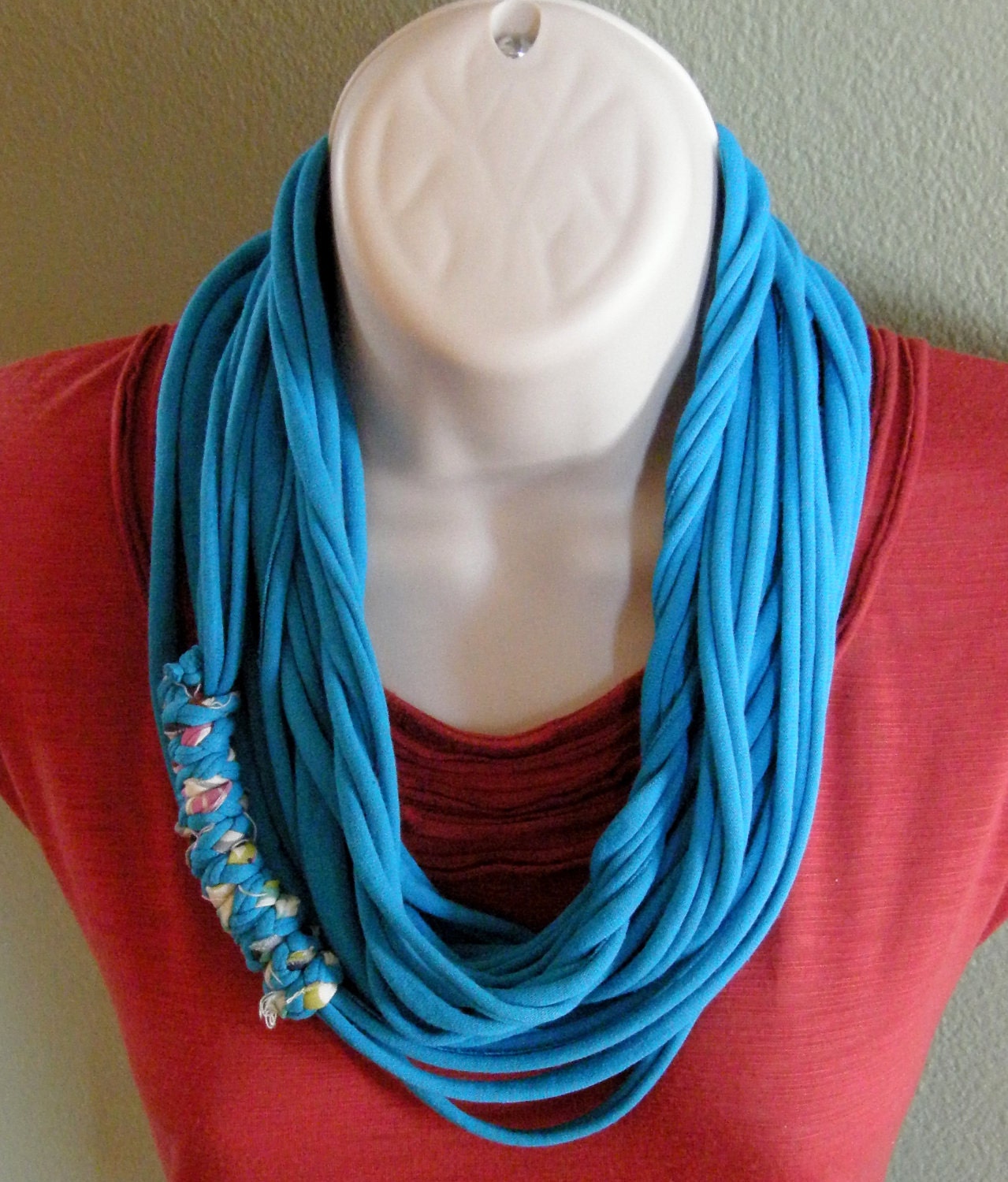 Turquois blue circle t-shirt infinity scarf with a matching braid for extra style.